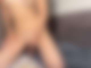 Live cam show with Milana - Average on googirlz
