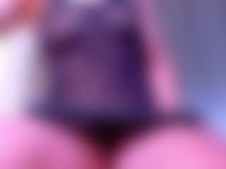 Live cam show with Sellenna - Squirt Blonde Hair on AdultVida.com