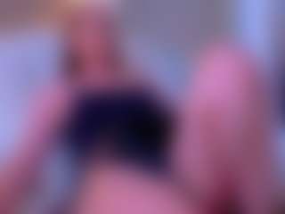 Live cam show with Sellenna - Strip Brown Hair on Milfs Live