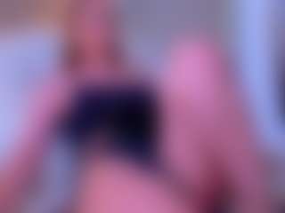 Live cam show with Sellenna - Ass Bouncing on Camming Site