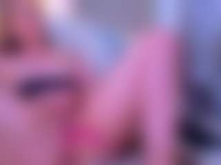 Live cam show with Sellenna - Smoking on Camsoda