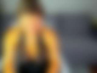 Live cam show with Shakira - Spread on camtv