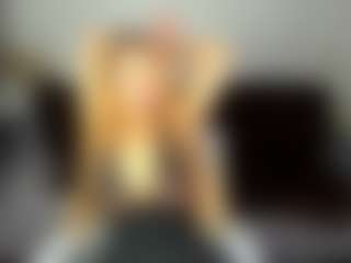 Live cam show with Shakira - Shaved Pussy on liverealitysex.com