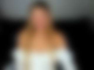 Live cam show with Shakira - Control on Milfs Live