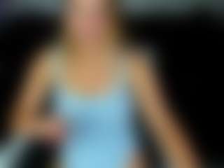 Live cam show with Shakira - Camel Toe on friskycurves.com
