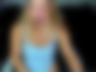Live cam show with Shakira - Cute on Latina Girls