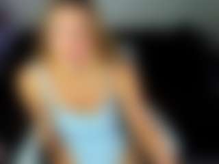 Live cam show with Shakira - Twerk on friskycurves.com