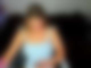 Live cam show with Shakira - Body Massage on CamSextacy
