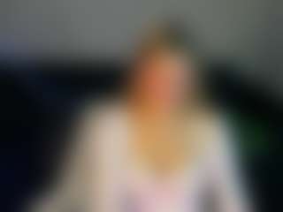 Live cam show with Shakira - Camel Toe on Uber Horny
