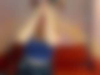 Live cam show with Sophia - Upskirt on Lustler
