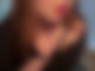 Live cam show with Lora - Moaning on livesuperchat.net