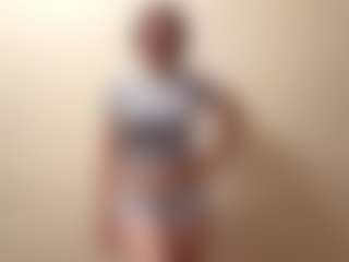 Live cam show with VivianHerdon - Fingering on Uber Horny