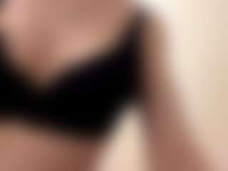 Live cam show with VivianHerdon - Bedroom on SinfulBabes