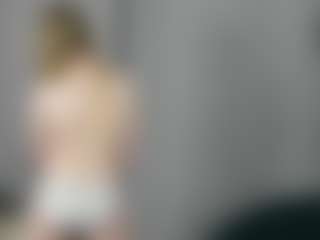 Live cam show with Qiyana - Striptease Teen (18+) on Fling VIP Chat