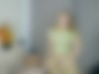 Live cam show with Qiyana - Flashing on Milfs Live