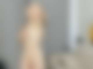 Live cam show with Qiyana - Big Tits Small Tits on Latina Girls