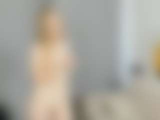 Live cam show with Qiyana - Blonde Hair Petite on Fit Hotties