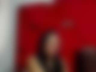 Live cam show with MiaDivineH - Skinny on Camiplay Live