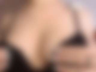 AlveraChausse's Live Sex Cam Show