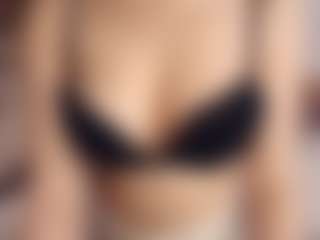 AlveraChausse's Live Sex Cam Show
