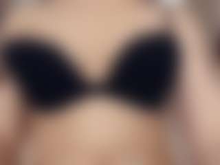 AlveraChausse's Live Sex Cam Show