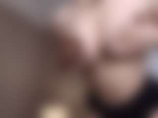 AlveraChausse's Live Sex Cam Show