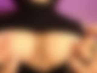 Live cam show with AlveraChausse - Upskirt on Dare Cams