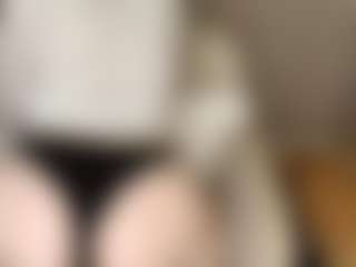 AlveraChausse's Live Sex Cam Show