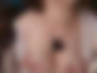 AlveraChausse's Live Sex Cam Show
