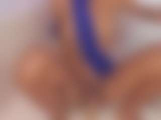 Live cam show with Amira-Alzahra - Ebony Teen (18+) on Camsoda