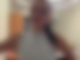 Live cam show with Lucie - Mature on crypto-cams
