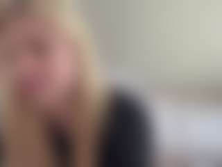 Live cam show with DawneWeisenstein - Shaved Pussy on SmokeAndPoke