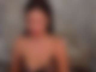 Live cam show with Doris-Kenller - Upskirt on SinfulBabes