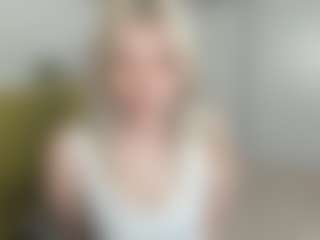 Spettacolo in cam dal vivo con FrancescaParzych - Average su Camsoda