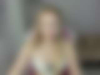 Live cam show with LindaBloomss - Blonde Hair on 1on1-livenow