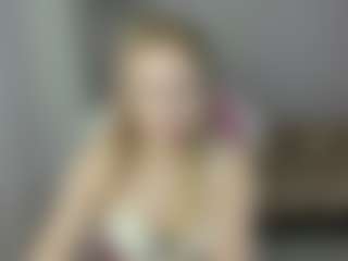Live cam show with LindaBloomss - Upskirt on dropp.cam