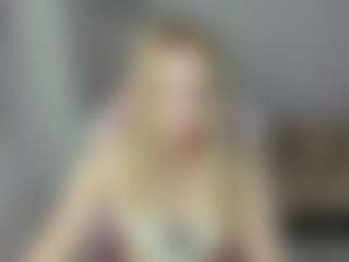 Live cam show with LindaBloomss - Young Adult on chickslive.net