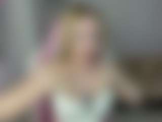 Live cam show with LindaBloomss - Strip on TottyGirls