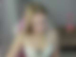 Live cam show with LindaBloomss - Athletic Tease on eurowanks.com