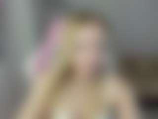 Live cam show with LindaBloomss - Blonde Hair on live18s.com