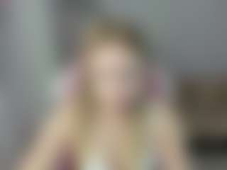 Live cam show with LindaBloomss - Smoking on pussylord.com