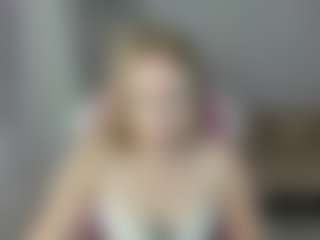 Live cam show with LindaBloomss - Smoking on Camsoda.co