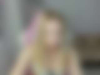 Live cam show with LindaBloomss - Camel Toe on live18s.com