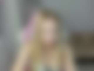 Live cam show with LindaBloomss - New Small Tits on 1on1-livenow
