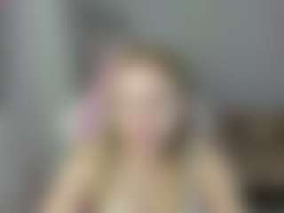 Live cam show with LindaBloomss - Smoking on Livezox