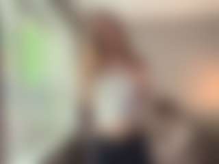 Live cam show with LucileGuidi - Ass Bouncing on Cam Slut