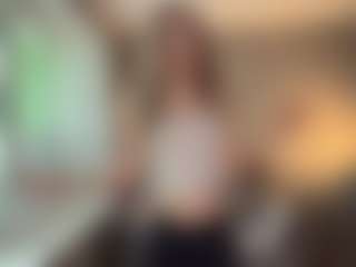 Live cam show with LucileGuidi - Brown Hair on StripNow