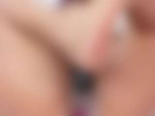 Live cam show with mature-whore - Striptease on xplaylive.com