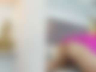 Live cam show with MiaGingerr - Public Mature on Camiplay Live