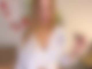 Live cam show with PaulinaHolloway - Smoking on Camming Site